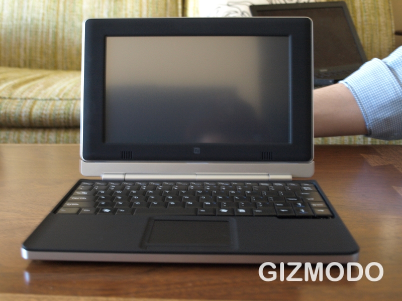 Illustration for article titled First Hands On: Touch Book Is Part-Netbook, Part-Tablet